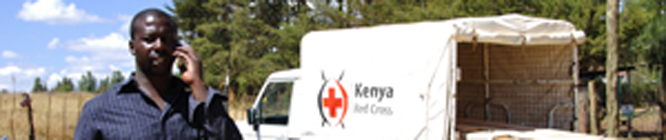 Eine von zehn Rot-Kreuz-Holzwerkstätten für den Wiederaufbau der Bauernhütten von vertriebenen Flüchtlingen. One of 10 Kenya Red Cross timber sites for reconstruction Kenyan farmhouses.