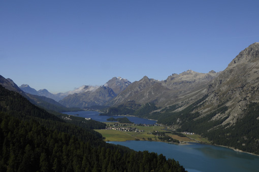 Die Oberengadiner Gletscherseenlandschaft zählt zu den schönsten und spektakulärsten Wander und Ferienregionen der Schweiz. The Upper Engadina Region is one of the most famous and spectacular holiday regions in Switzerland