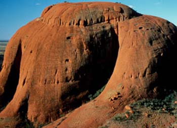 Australien: Ayers Rock, der berühmteste Felsen im Outback Australiens.