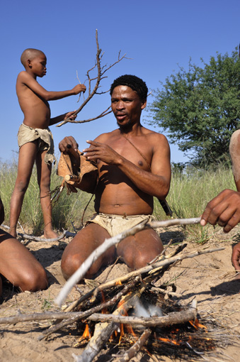 Botswana: Naro-San-Peoplenear Ghanzi in the central Kalahari.