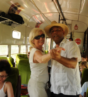 Kuba: Zugfahrt mit der alten Schokoladenbahn von Hershey in Mantanza. Train trip with the Hershey Chocolate train in Mantanza.