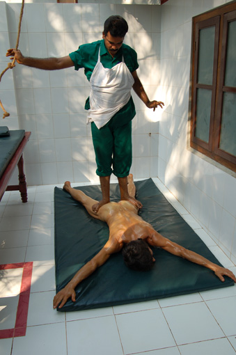 Indien: Ayurveda Foot Massage 14