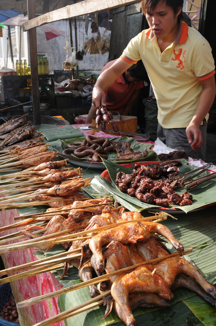 Laos: Food-Streetmarket Luang Prabang