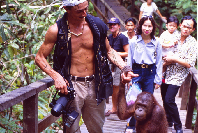 Der Zürcher Fotojournalist Gerd M. Müller in Borneo bei den Menschenaffen